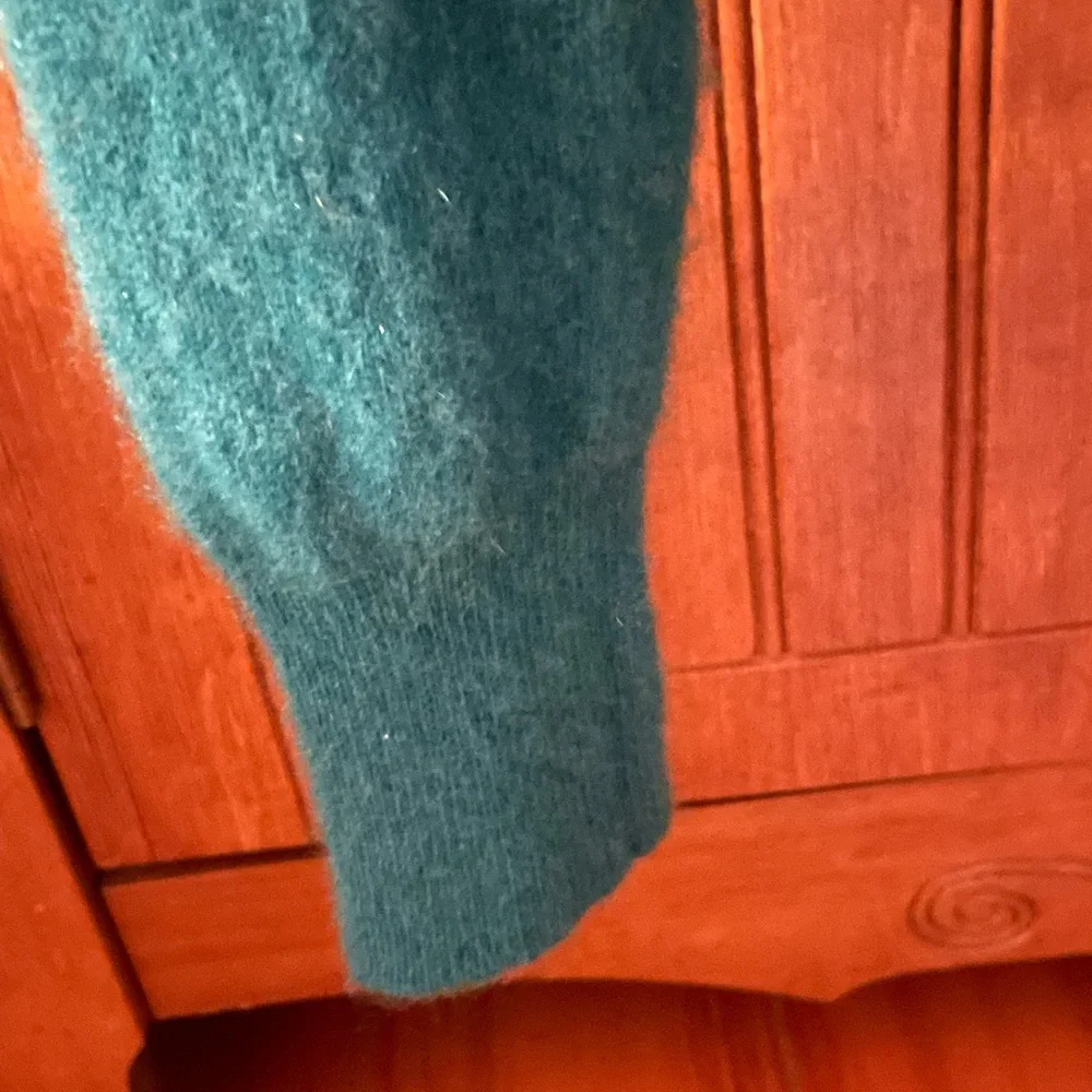 Lord & Taylor Cashmere Sweather - Picture 3 of 5